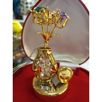 Pulkstenis ar ziedu vāzi un pildspalvu